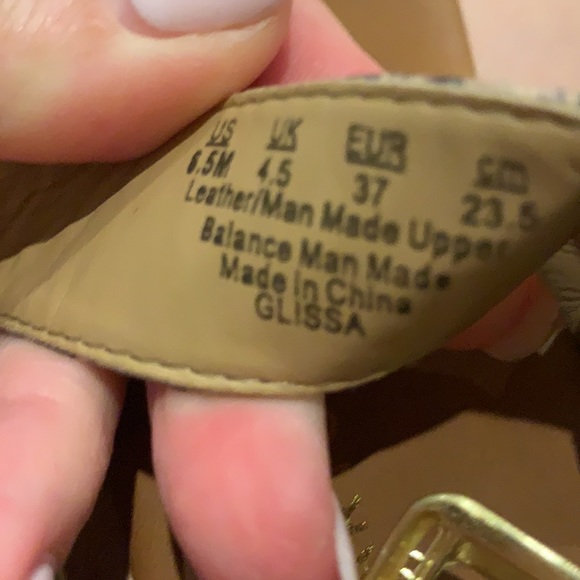 Sandals - Picture 4 of 4